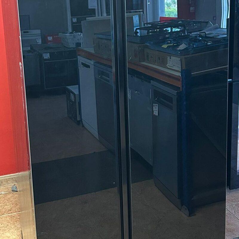 Frigorífico americano Side by Side con puerta de cristal