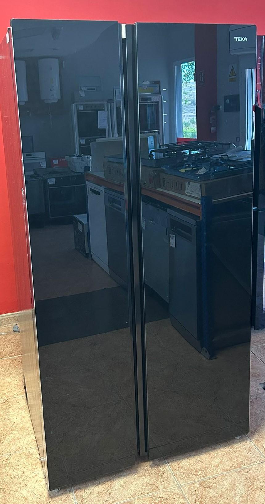 Frigorífico americano Side by Side con puerta de cristal